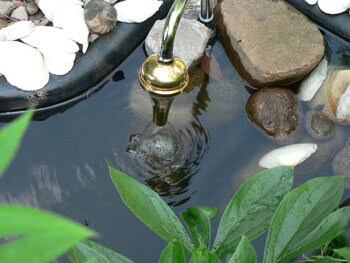 Wirbelwasser im Gartenteich